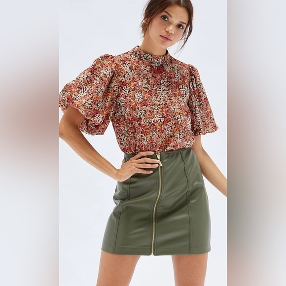 NWT Minkpink Gabae High Neck Floral Blouse in Red Multi Size‎ Small - Picture 2 of 11